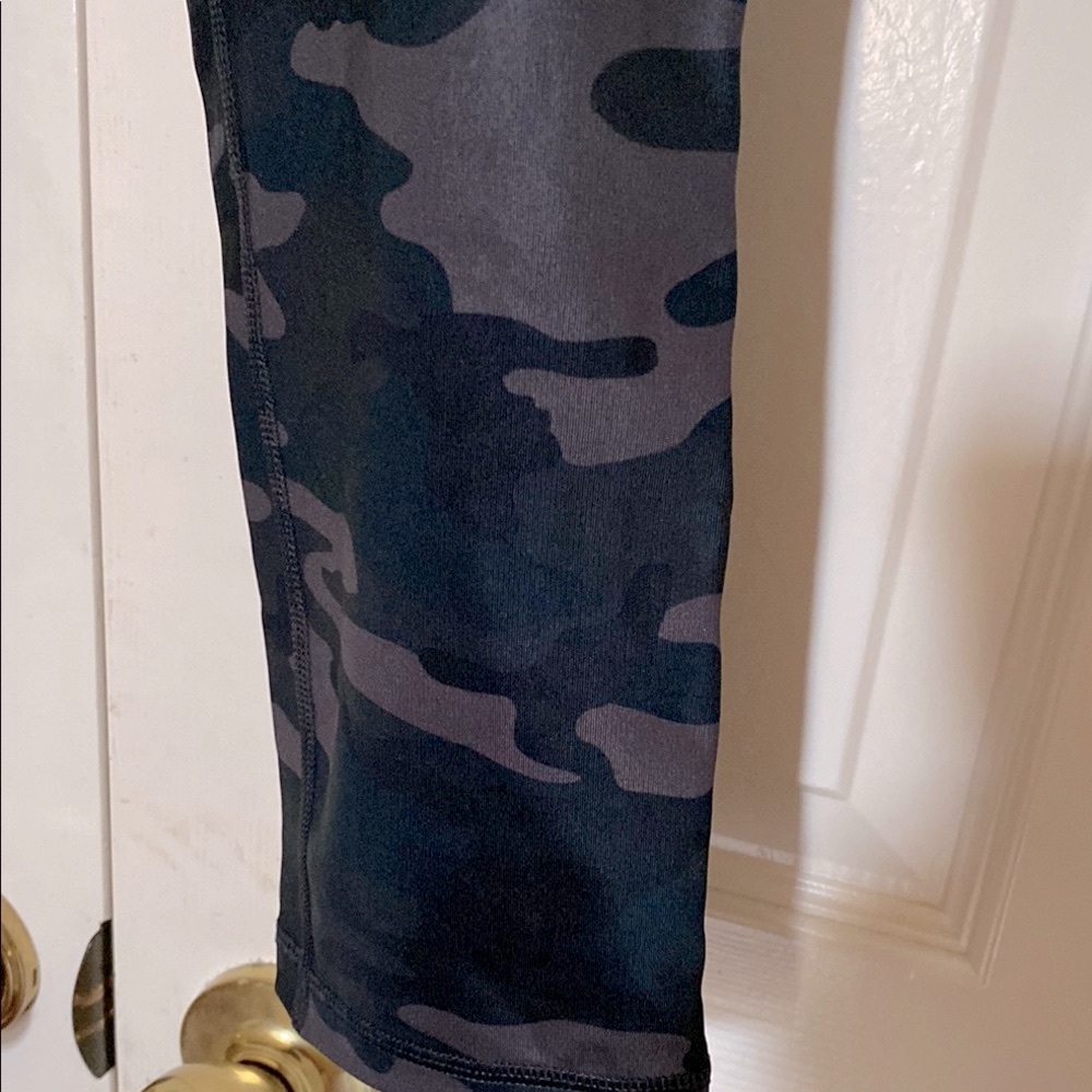 GAP FIT Sculpt Revolution MAX COMPRESSION Capri Leggings High Waist PETITE XS - Picture 7 of 8